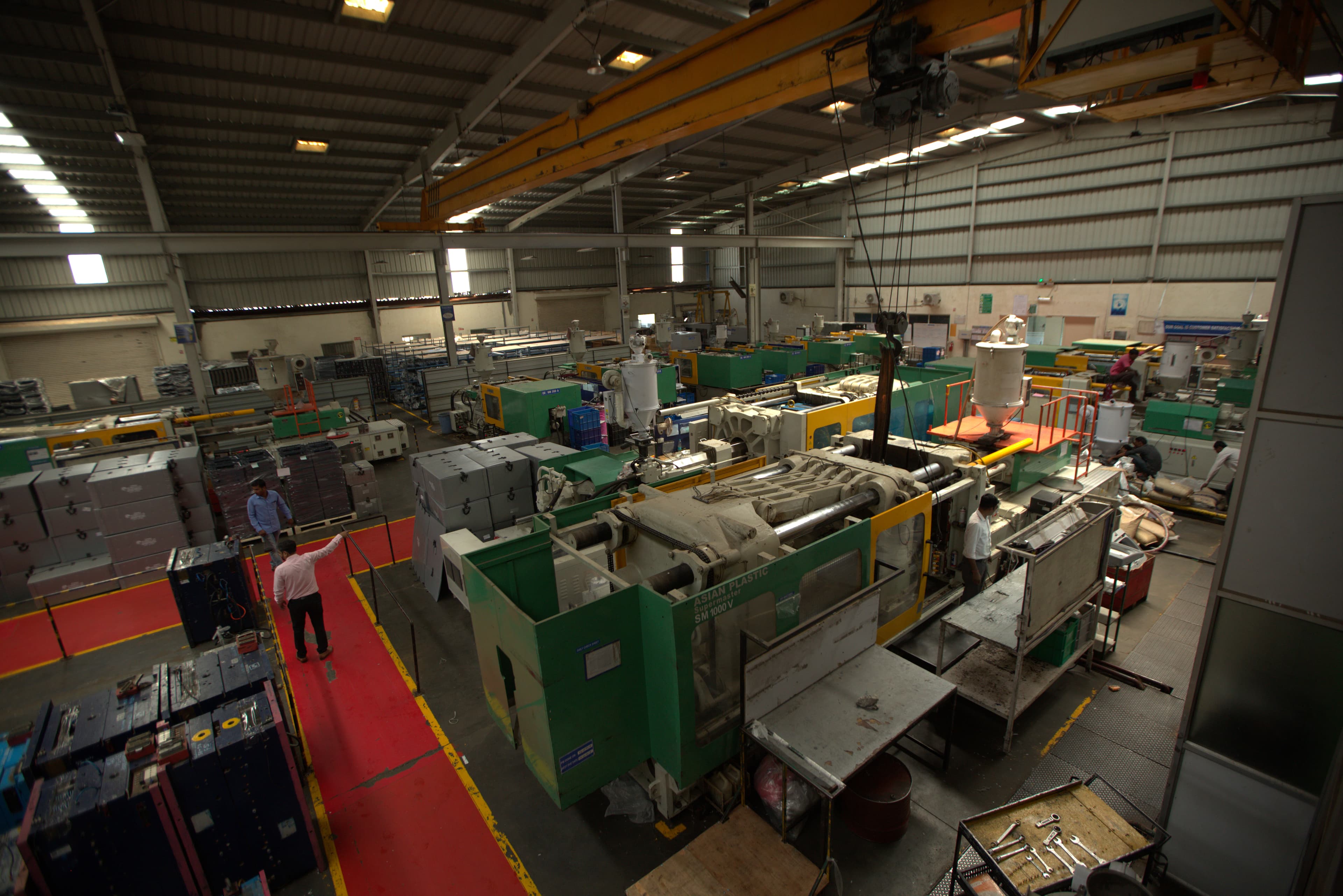 Production floor with 32+ injection moulding machines in operation